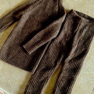 The simple folk alpaca pans and alpaca shirt